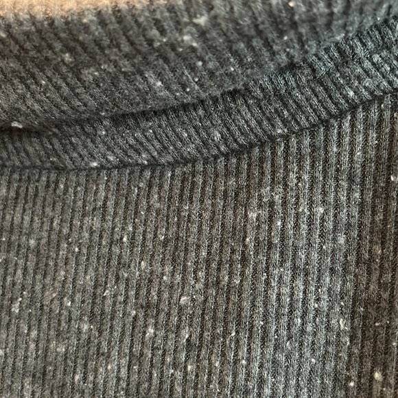 *GRAY* NWOT, chaser, women’s Love Rib Off Shoulder Sweater, super soft LS - Picture 5 of 7